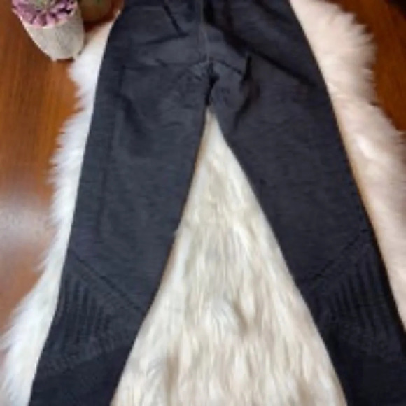 Athleta Halasana Seamless 7/8 Tights - Picture 7 of 7